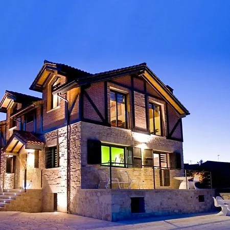 Chalet Calle Carretera Carracasla * Prádena